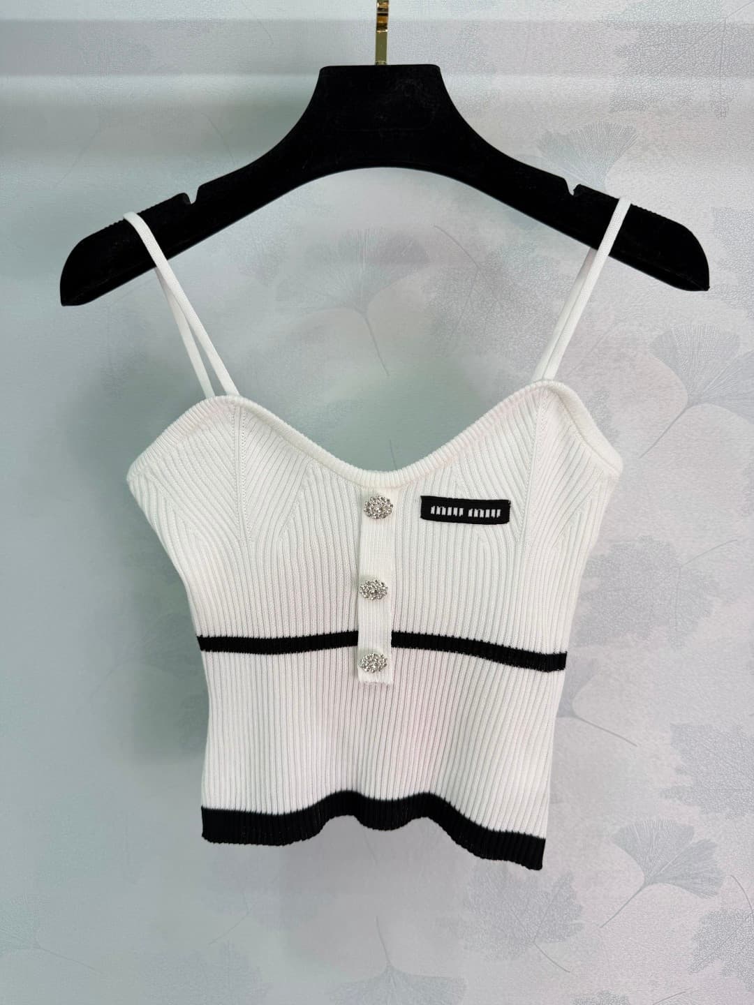 C18380 🆕Miu*26 – New spring/summer knit short vest. Lightweight and breathable, extremely comfortable to wear in summer! No-sleeve + short design, sweet and stylish, with colored stripes and buttons for extra texture. The shoulder straps are delicate and  — image 3
