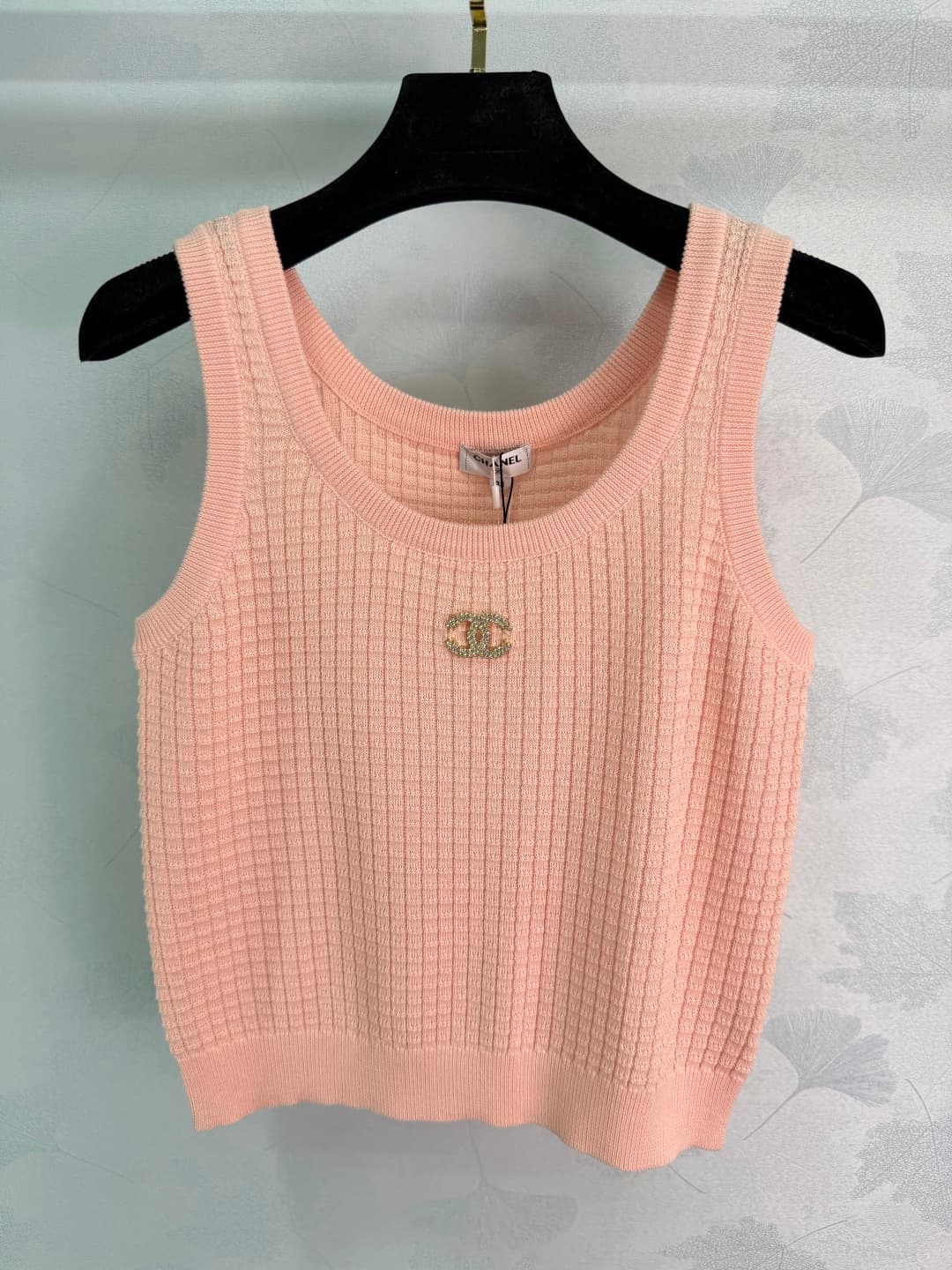 C18381 🆕Chane* Waffle knit vest – soft and breathable, extremely comfortable to wear in summer! Short design + classic double C metal logo – simple yet elegant ✨. Works well with jeans or dresses, helping to create a French-style look easily. Suitable for — image 3