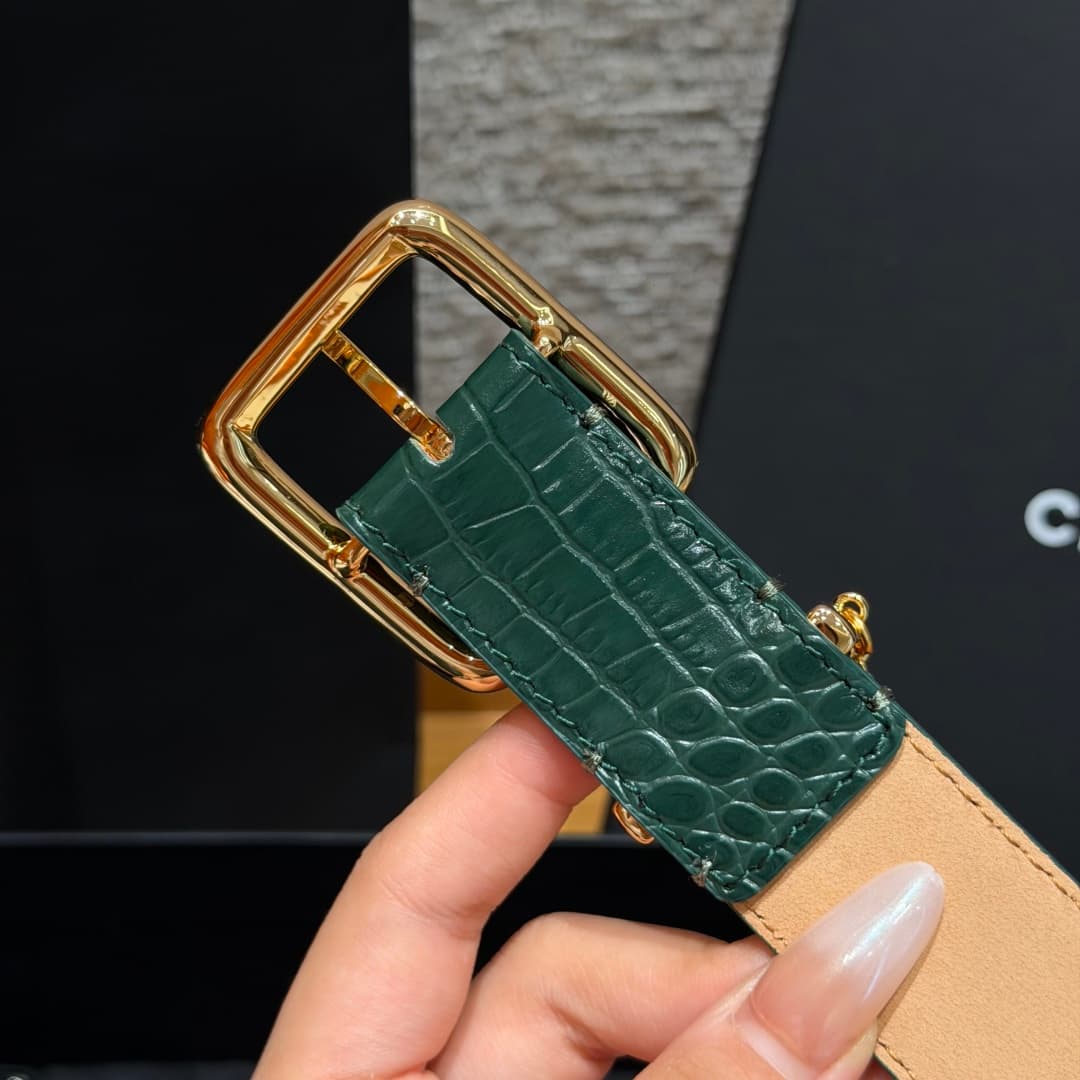 C32969 Xiangjia✨ Leather Belt with CC Charm, Crocodile-embossed calfskin 30mm – Leather belt with two C pendants — image 7