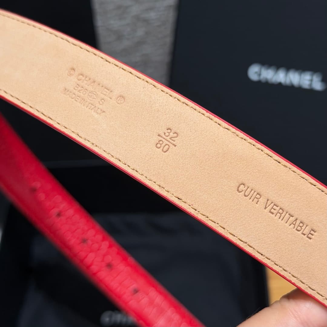 C32967 Xiangjia✨ Leather Belt with CC Charm, Crocodile-embossed calfskin 30mm – Leather belt with two C pendants — image 8