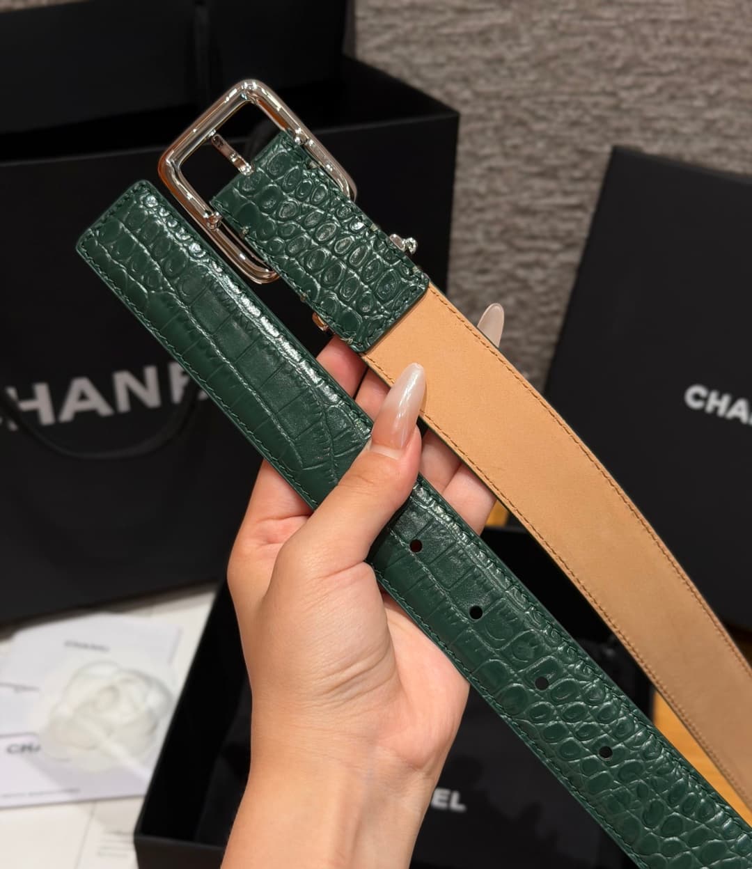 C32966 Xiangjia✨ Leather Belt with CC Charm, Crocodile-embossed calfskin 30mm – Leather belt with two C pendants — image 3