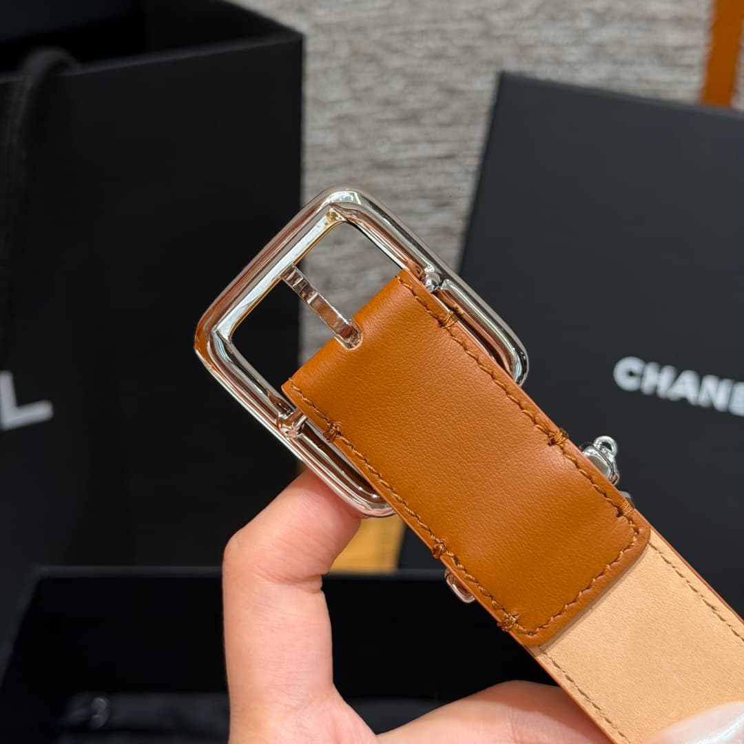 C32964 Xiangjia ✨Leather Belt with CC Charm, Calfskin 30mm – Leather belt with two C pendants — image 7