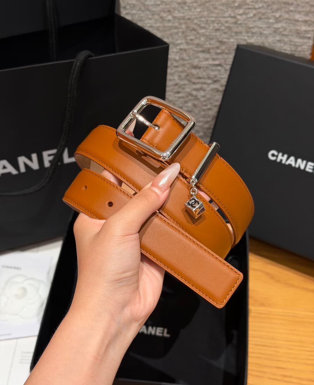C32964 Xiangjia ✨Leather Belt with CC Charm, Calfskin 30mm – Leather belt with two C pendants — image 2