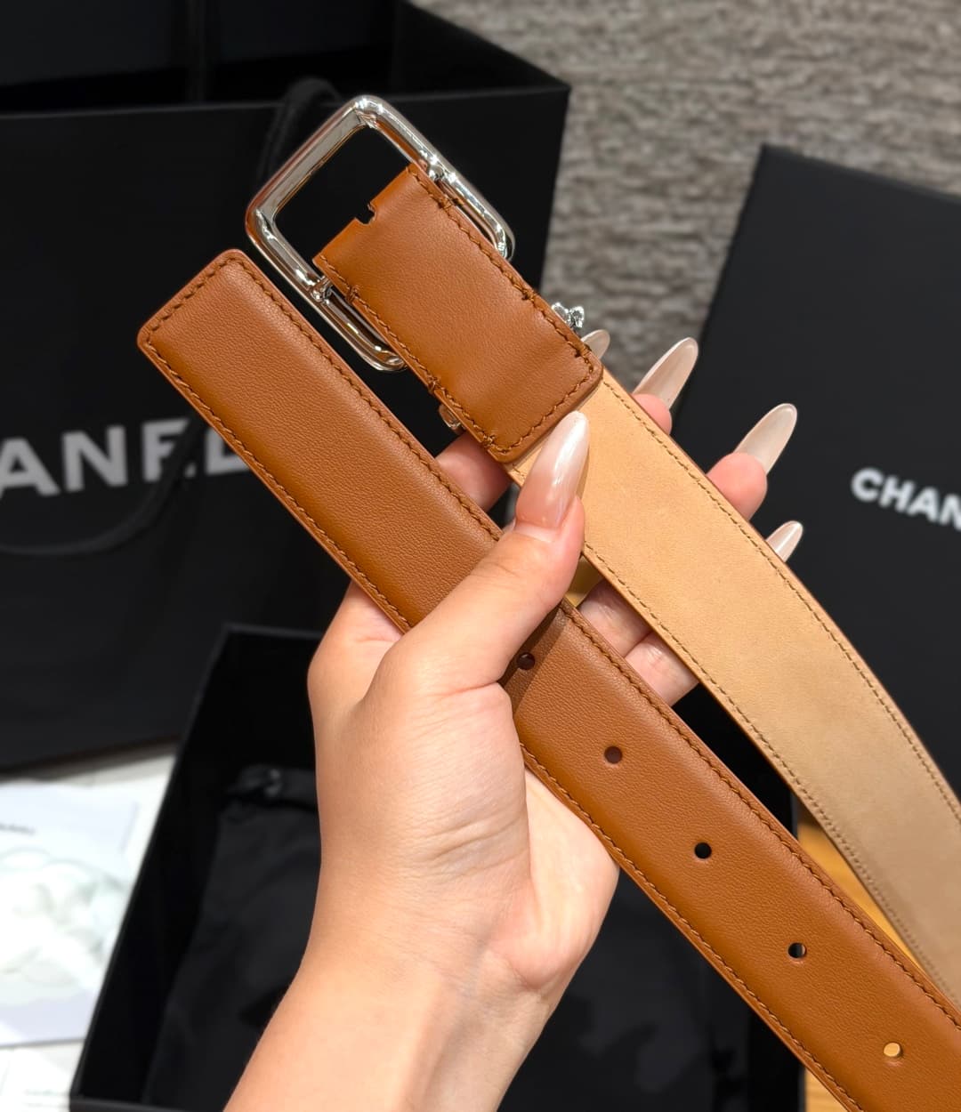 C32964 Xiangjia ✨Leather Belt with CC Charm, Calfskin 30mm – Leather belt with two C pendants — image 3
