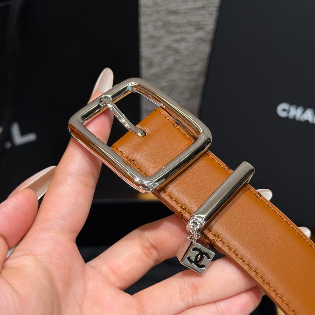 C32964 Xiangjia ✨Leather Belt with CC Charm, Calfskin 30mm – Leather belt with two C pendants — image 6