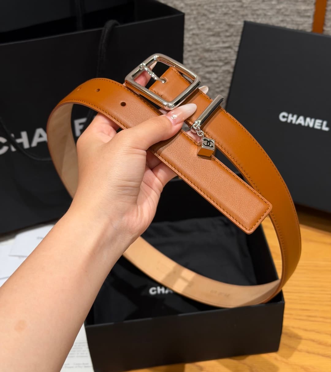 C32964 Xiangjia ✨Leather Belt with CC Charm, Calfskin 30mm – Leather belt with two C pendants — image 5
