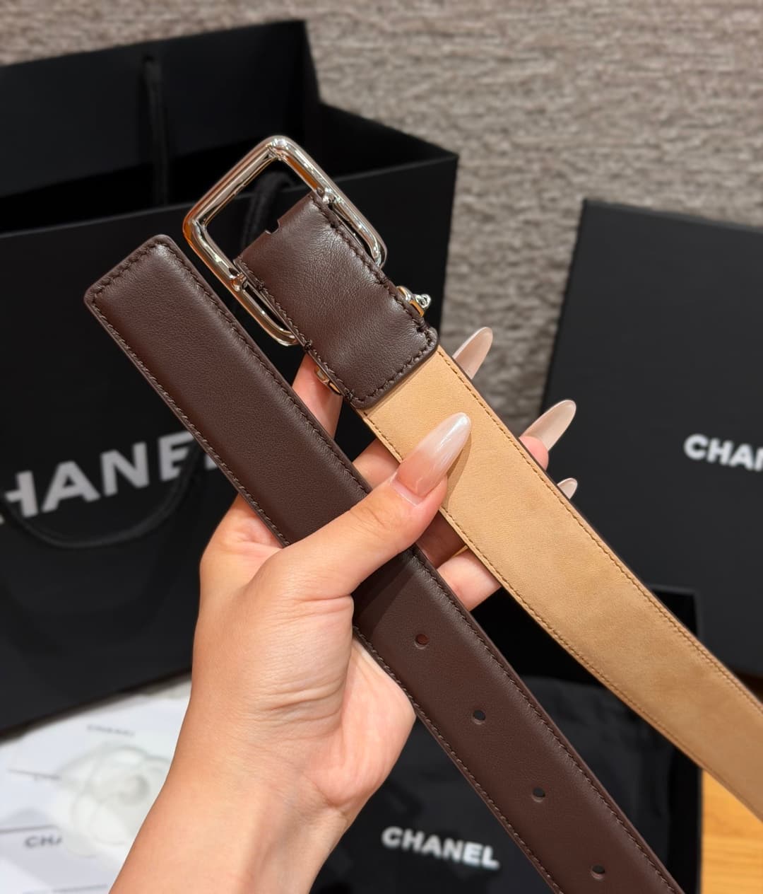 C32963 Xiangjia✨Leather Belt with CC Charm, Calfskin 30mm – Leather belt with two C pendants — image 3