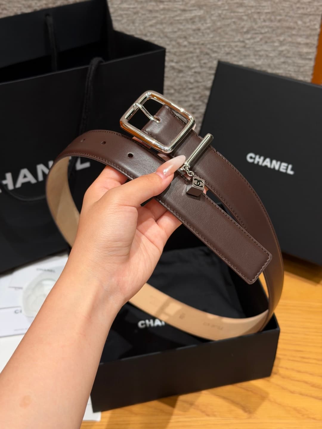 C32963 Xiangjia✨Leather Belt with CC Charm, Calfskin 30mm – Leather belt with two C pendants — image 5