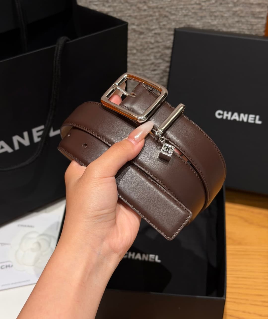 C32963 Xiangjia✨Leather Belt with CC Charm, Calfskin 30mm – Leather belt with two C pendants — image 2