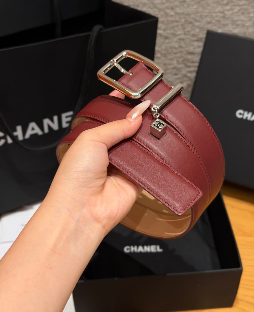 C32962 Xiangjia✨Leather Belt with CC Charm, Calfskin 30mm – Leather belt with two C pendants — image 2