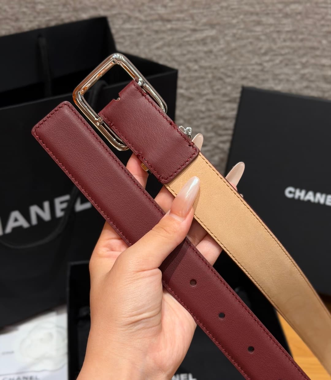 C32962 Xiangjia✨Leather Belt with CC Charm, Calfskin 30mm – Leather belt with two C pendants — image 3