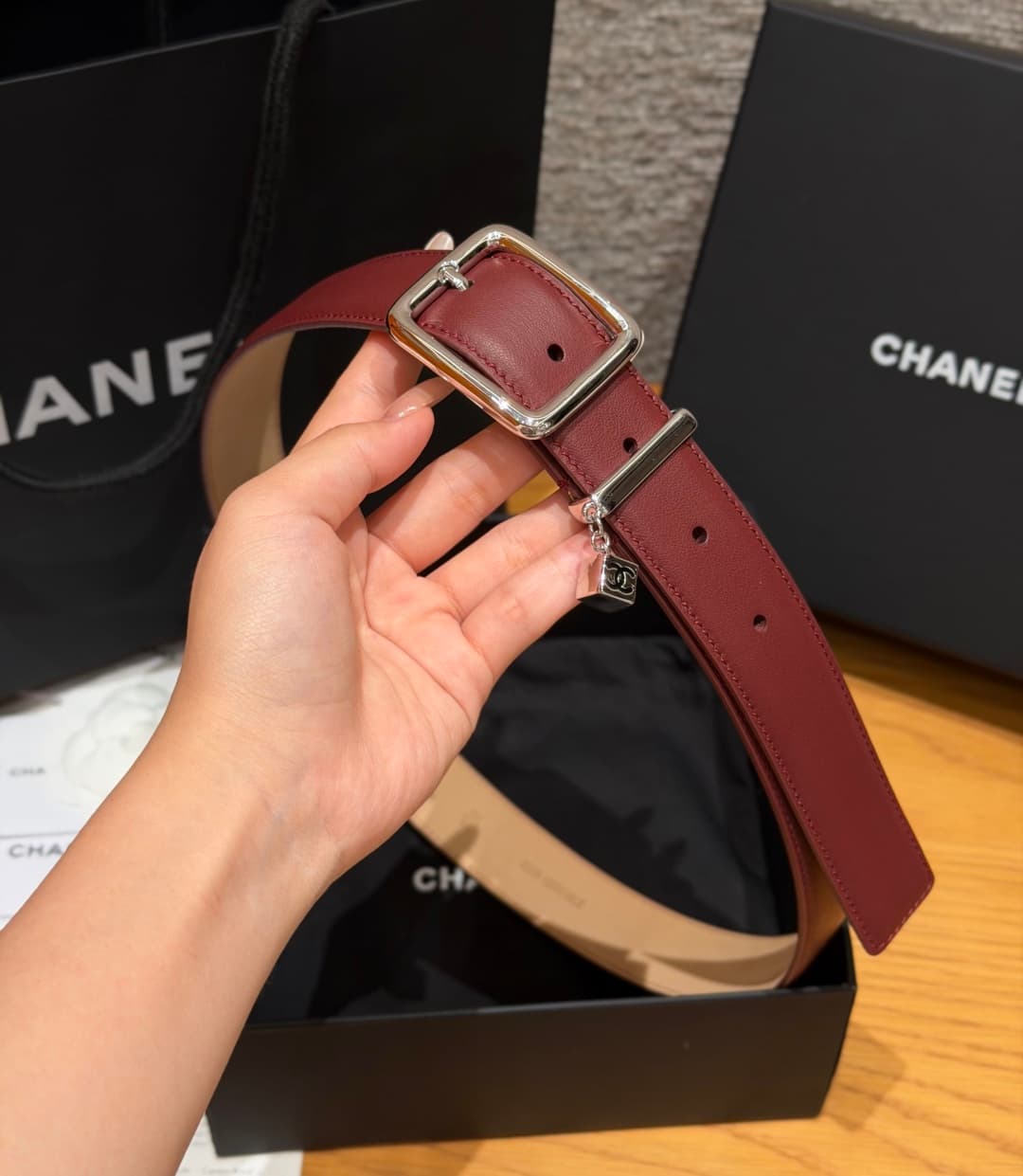 C32962 Xiangjia✨Leather Belt with CC Charm, Calfskin 30mm – Leather belt with two C pendants — image 4