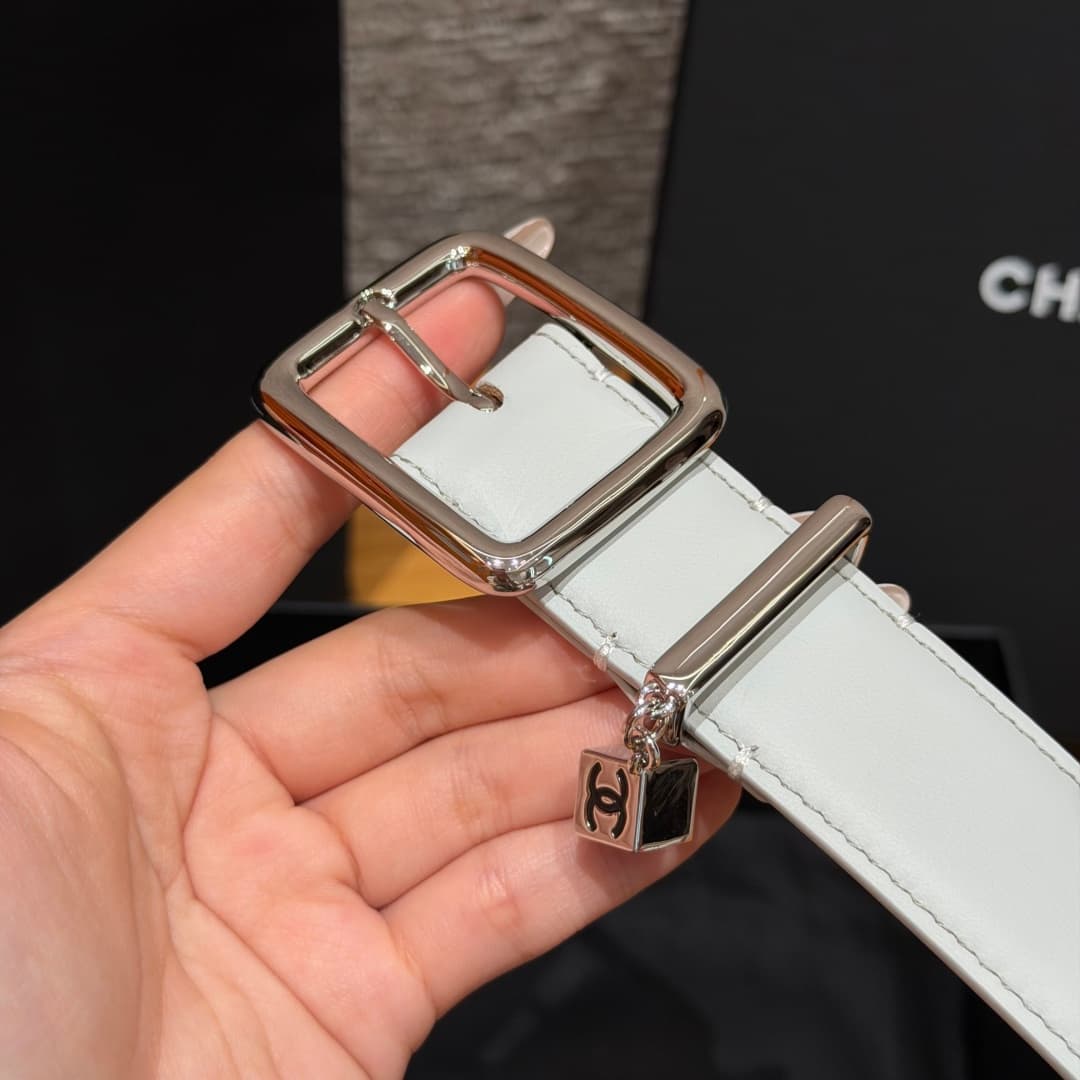 C32965 Xiangjia✨Leather Belt with CC Charm, Calfskin 30mm – Leather belt with two C pendants — image 6