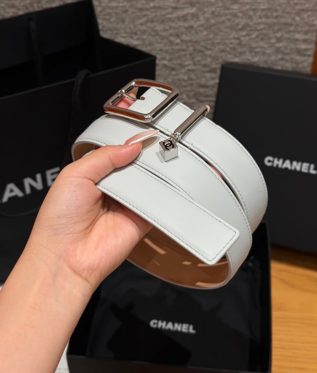 C32965 Xiangjia✨Leather Belt with CC Charm, Calfskin 30mm – Leather belt with two C pendants — image 2