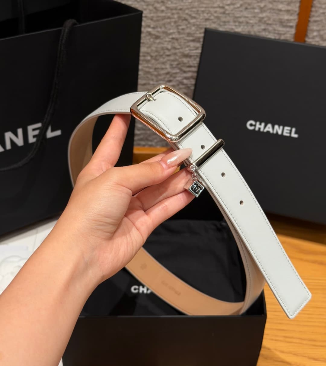 C32965 Xiangjia✨Leather Belt with CC Charm, Calfskin 30mm – Leather belt with two C pendants — image 4