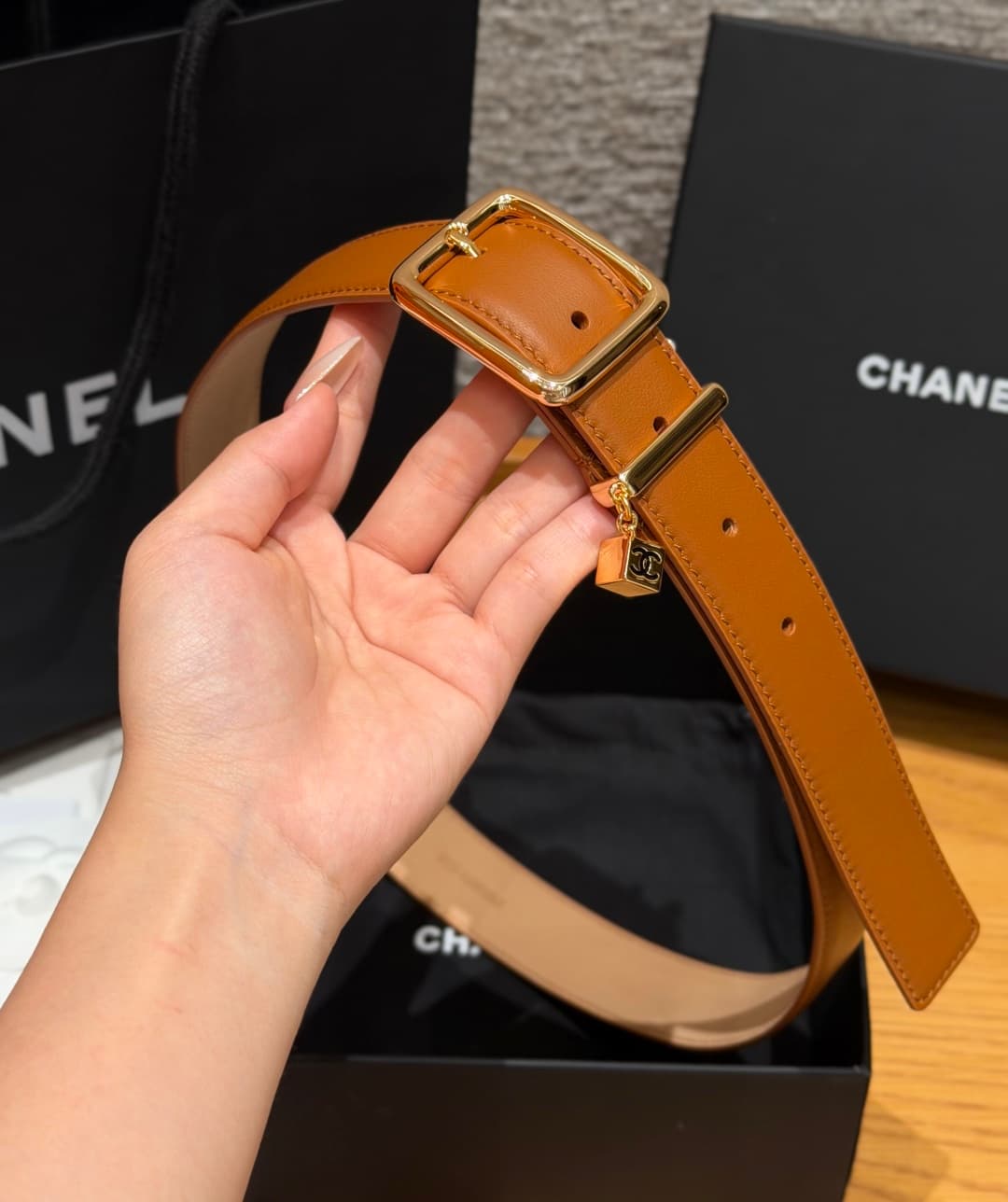 C32961 Xiangjia✨Leather Belt with CC Charm, Calfskin 30mm – Leather belt with double C pendants — image 4