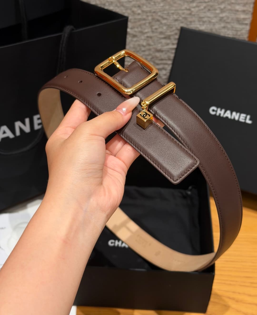 C32960 Xiangjia ✨Leather Belt with CC Charm, Calfskin 30mm – Leather belt with two C pendants — image 5