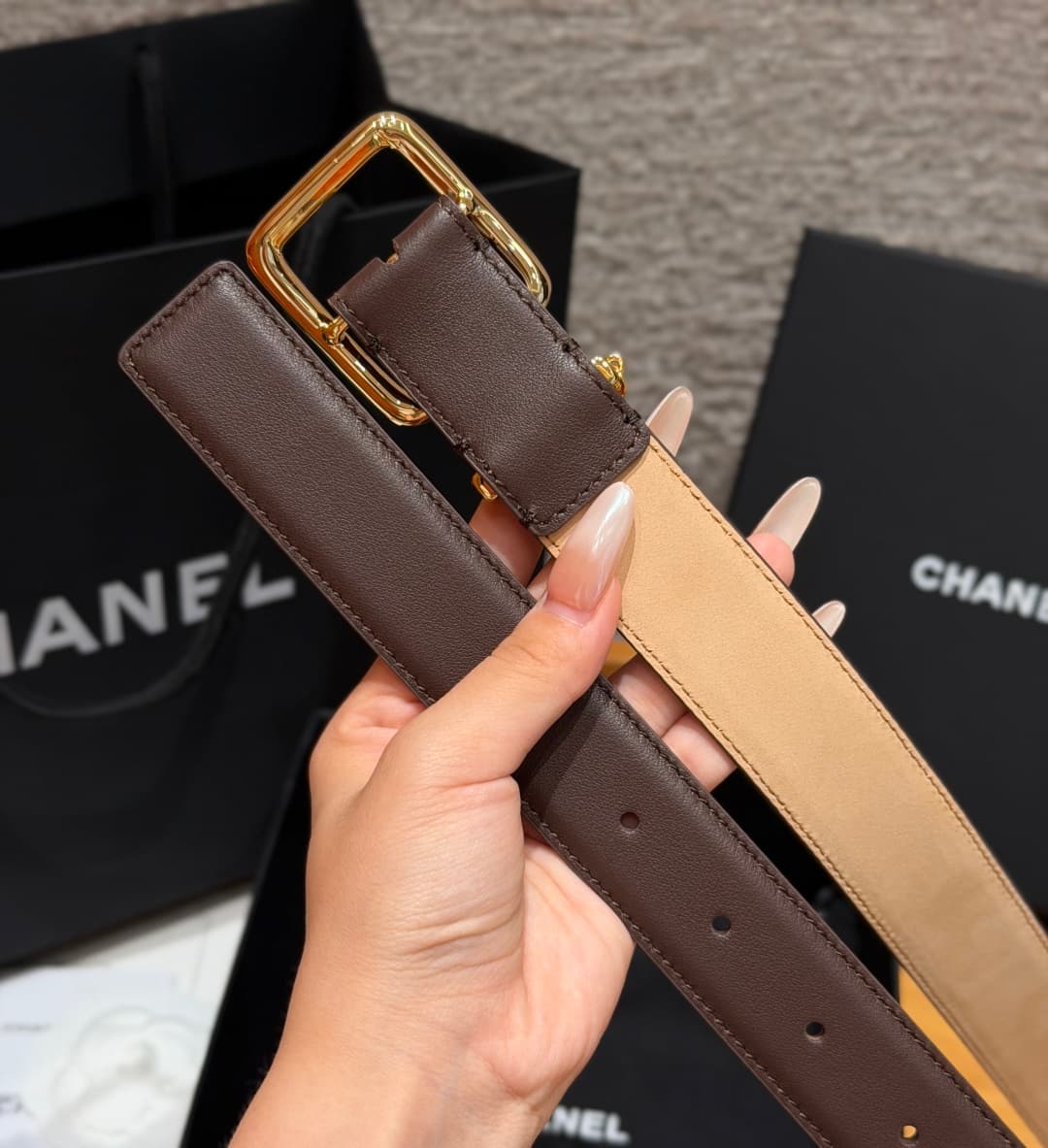 C32960 Xiangjia ✨Leather Belt with CC Charm, Calfskin 30mm – Leather belt with two C pendants — image 3