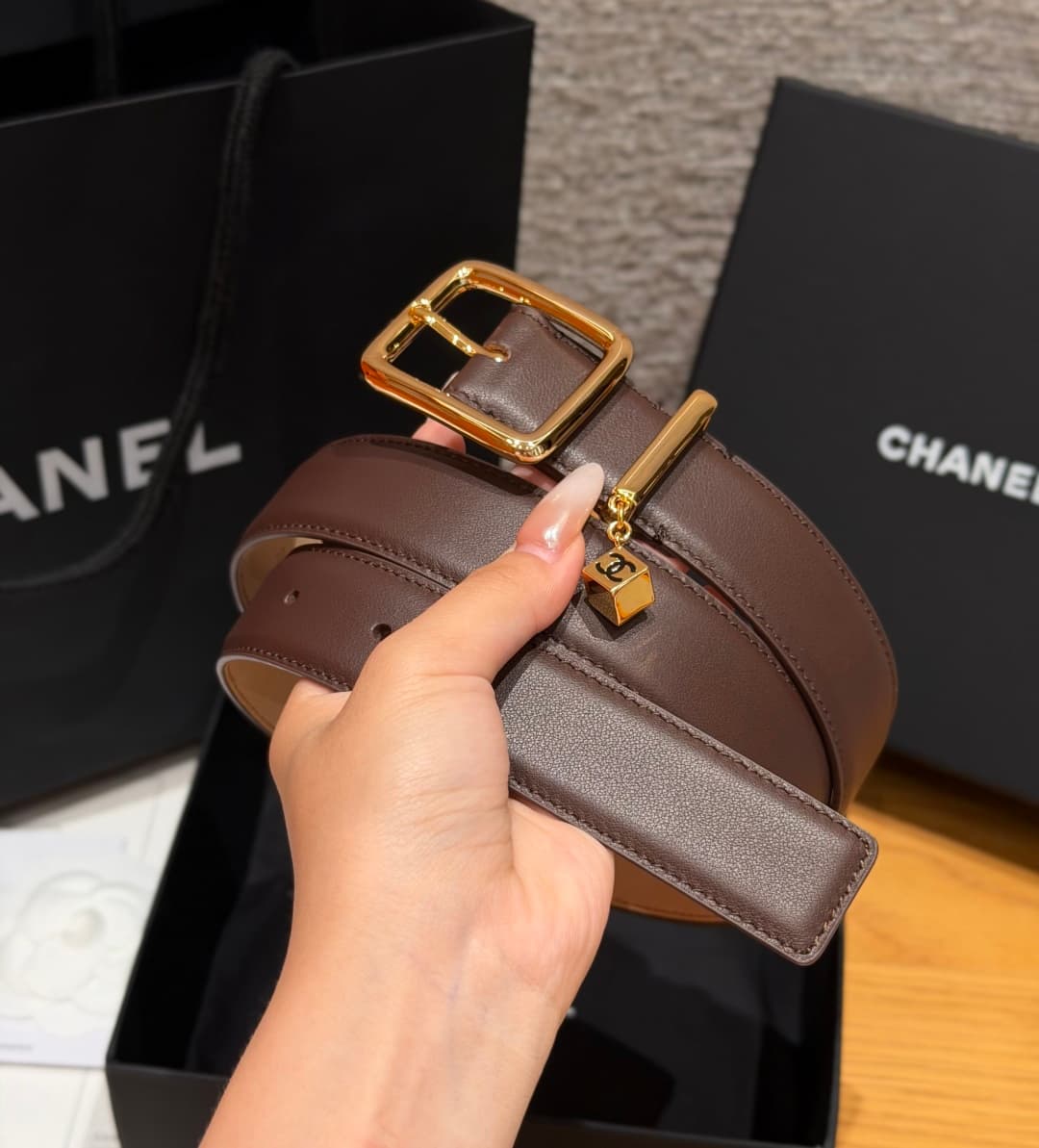 C32960 Xiangjia ✨Leather Belt with CC Charm, Calfskin 30mm – Leather belt with two C pendants — image 2