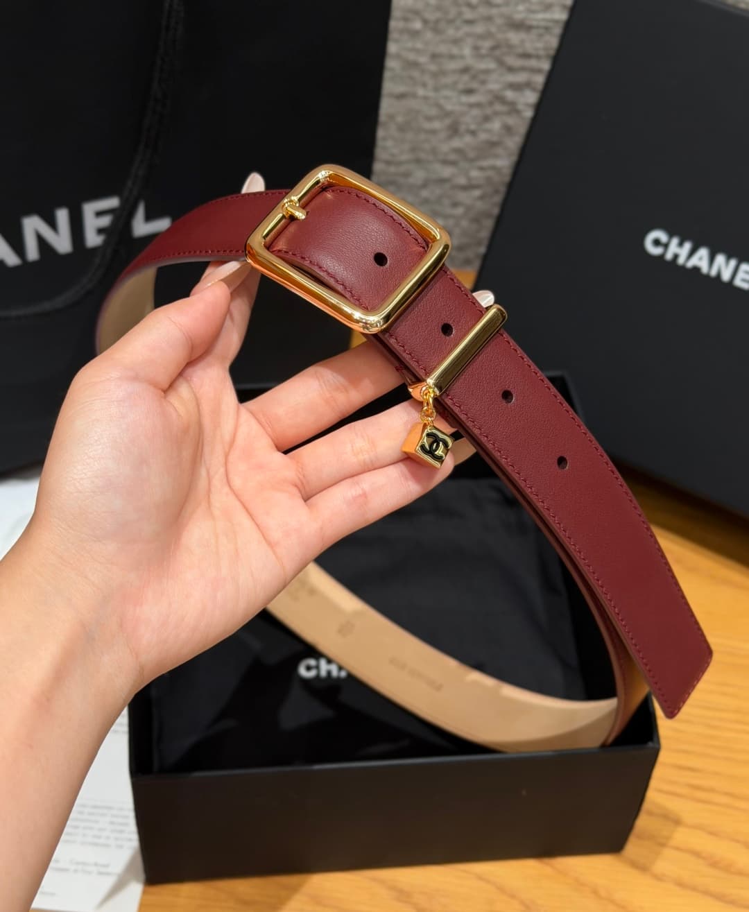 C32959 Xiangjia✨Leather Belt with CC Charm, Calfskin 30mm – Leather belt with two C pendants — image 4