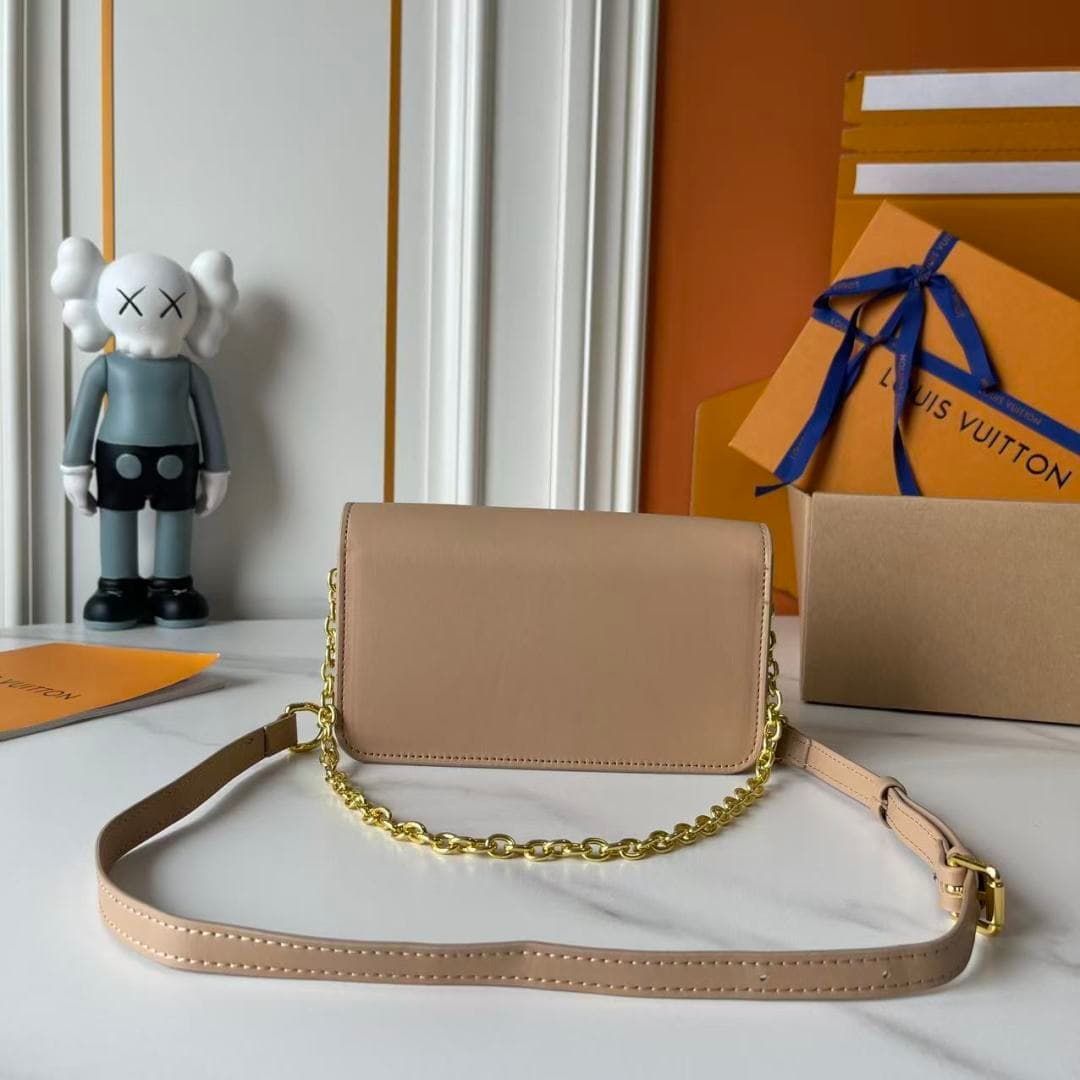 C5245 Upgraded Model   M14564 M14547 M14581 M14548 This Wallet On Chain handbag is part of the LV Bloom series, featuring a stylish and functional design made from cowhide leather. It is adorned with the brand’s classic Monogram pattern. The ample space a — image 5