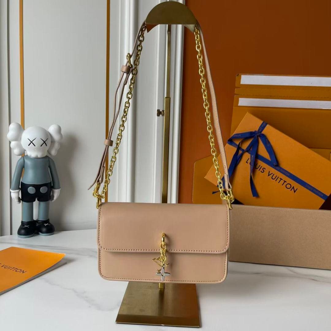 C5245 Upgraded Model   M14564 M14547 M14581 M14548 This Wallet On Chain handbag is part of the LV Bloom series, featuring a stylish and functional design made from cowhide leather. It is adorned with the brand’s classic Monogram pattern. The ample space a — image 6