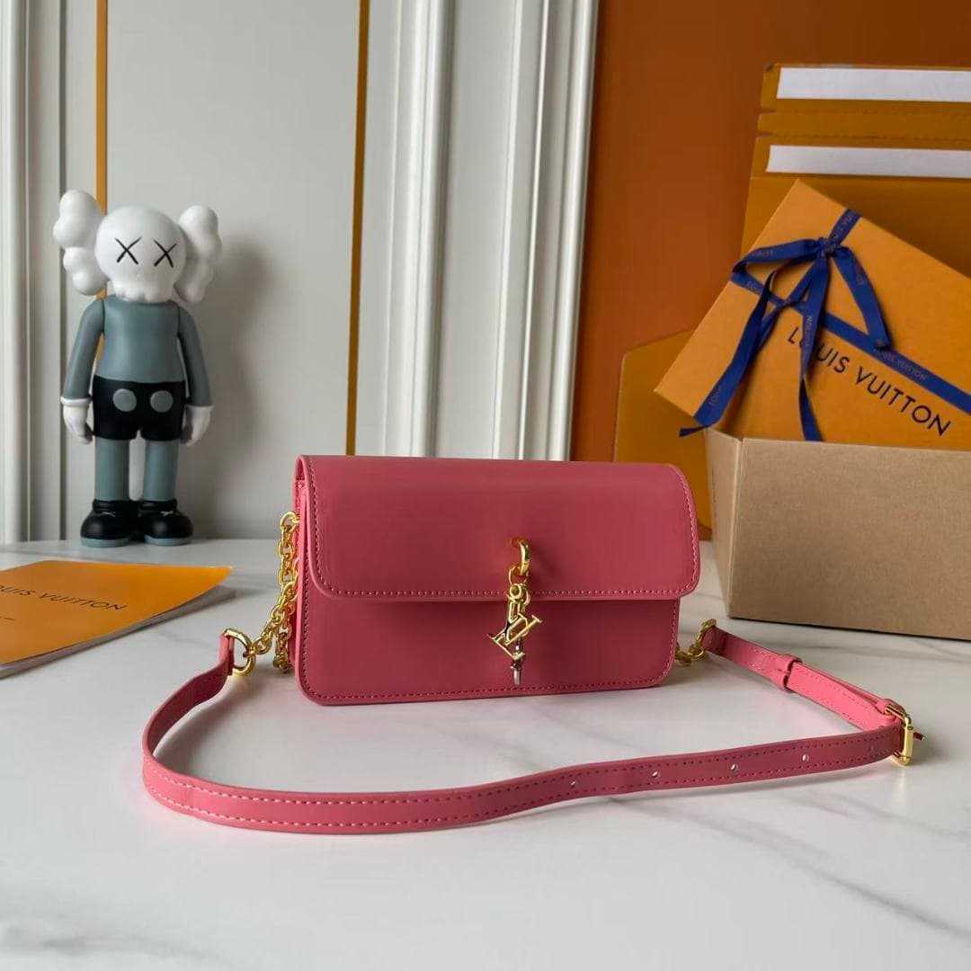 C5244 Upgraded Model   M14564 M14547 M14581 M14548 This Wallet On Chain handbag is part of the LV Bloom series, featuring a stylish and functional design made from cowhide leather. It is adorned with decorative elements inspired by the brand’s classic Mon — image 2
