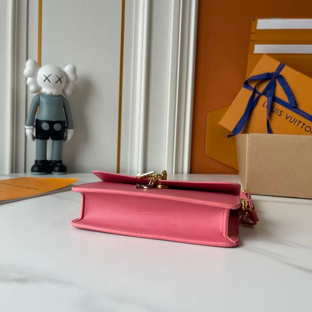 C5244 Upgraded Model   M14564 M14547 M14581 M14548 This Wallet On Chain handbag is part of the LV Bloom series, featuring a stylish and functional design made from cowhide leather. It is adorned with decorative elements inspired by the brand’s classic Mon — image 7