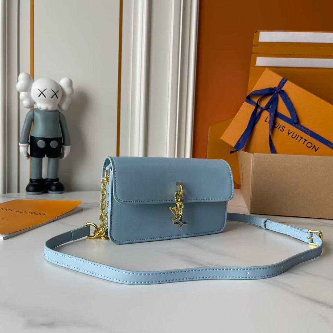 C5243 Upgraded Model   M14564 M14547 M14581 M14548 This Wallet On Chain handbag is part of the LV Bloom series by Louis Vuitton. It features a stylish and functional design crafted from cowhide leather. The iconic Monogram pattern from the brand serves as — image 2