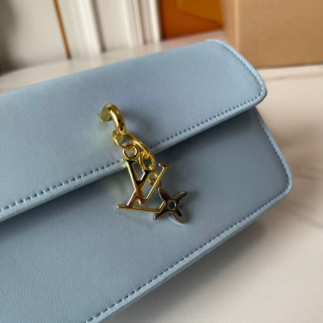 C5243 Upgraded Model   M14564 M14547 M14581 M14548 This Wallet On Chain handbag is part of the LV Bloom series by Louis Vuitton. It features a stylish and functional design crafted from cowhide leather. The iconic Monogram pattern from the brand serves as — image 4