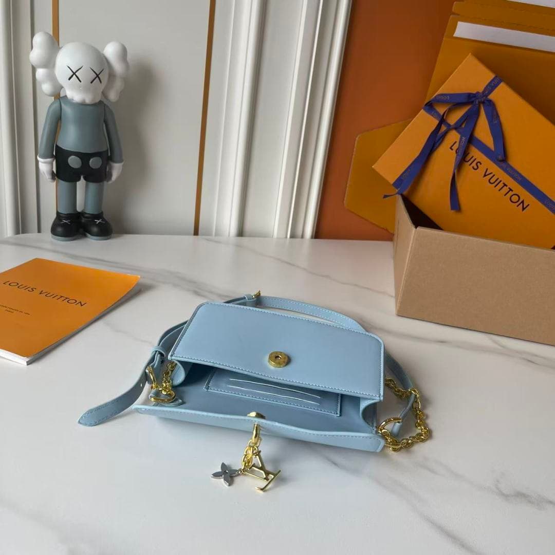 C5243 Upgraded Model   M14564 M14547 M14581 M14548 This Wallet On Chain handbag is part of the LV Bloom series by Louis Vuitton. It features a stylish and functional design crafted from cowhide leather. The iconic Monogram pattern from the brand serves as — image 8