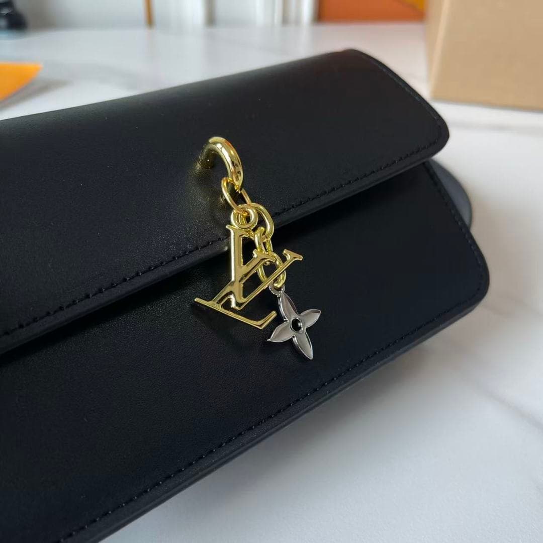 C5242 Upgraded Version: M14564, M14547, M14581, M14548. This Wallet On Chain handbag is part of the LV Bloom series by Louis Vuitton. It features a stylish and functional design crafted from cowhide leather. The classic Monogram pattern from the brand ser — image 4