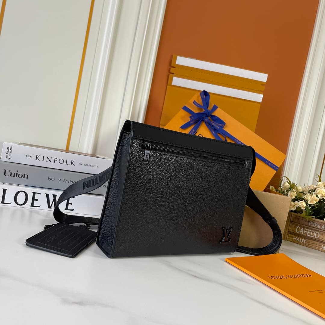 C5240 Upgraded version: M59329. The new full-leather 2 set for Messenger Voyage handbags reimagines the classic design of Louis Vuitton Pochette Voyage handbag with an avant-garde modular concept. Aerogram leather creates a thin structure, paired with met — image 2