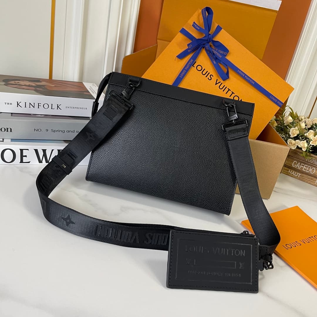 C5240 Upgraded version: M59329. The new full-leather 2 set for Messenger Voyage handbags reimagines the classic design of Louis Vuitton Pochette Voyage handbag with an avant-garde modular concept. Aerogram leather creates a thin structure, paired with met — image 4