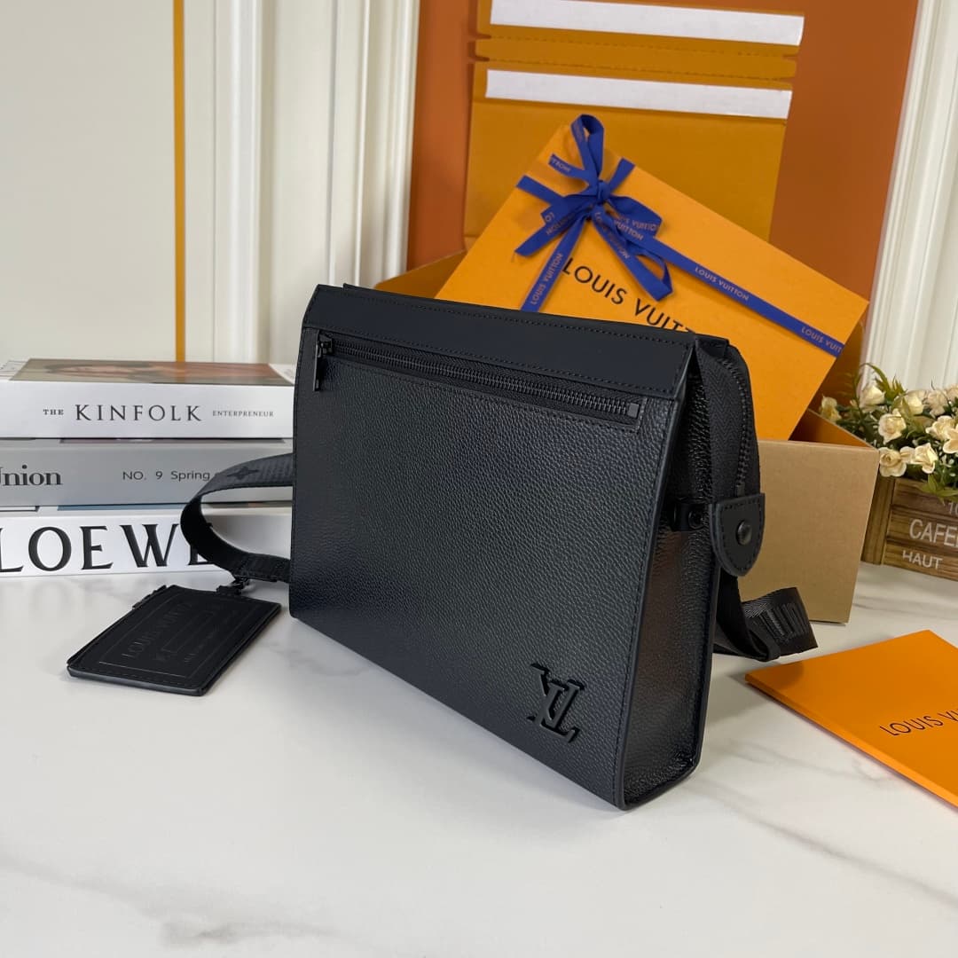 C5240 Upgraded version: M59329. The new full-leather 2 set for Messenger Voyage handbags reimagines the classic design of Louis Vuitton Pochette Voyage handbag with an avant-garde modular concept. Aerogram leather creates a thin structure, paired with met — image 3