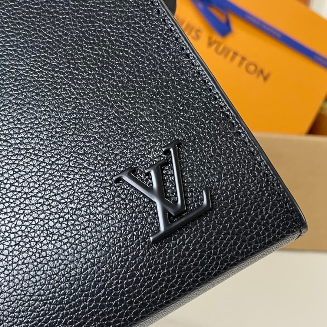 C5240 Upgraded version: M59329. The new full-leather 2 set for Messenger Voyage handbags reimagines the classic design of Louis Vuitton Pochette Voyage handbag with an avant-garde modular concept. Aerogram leather creates a thin structure, paired with met — image 6