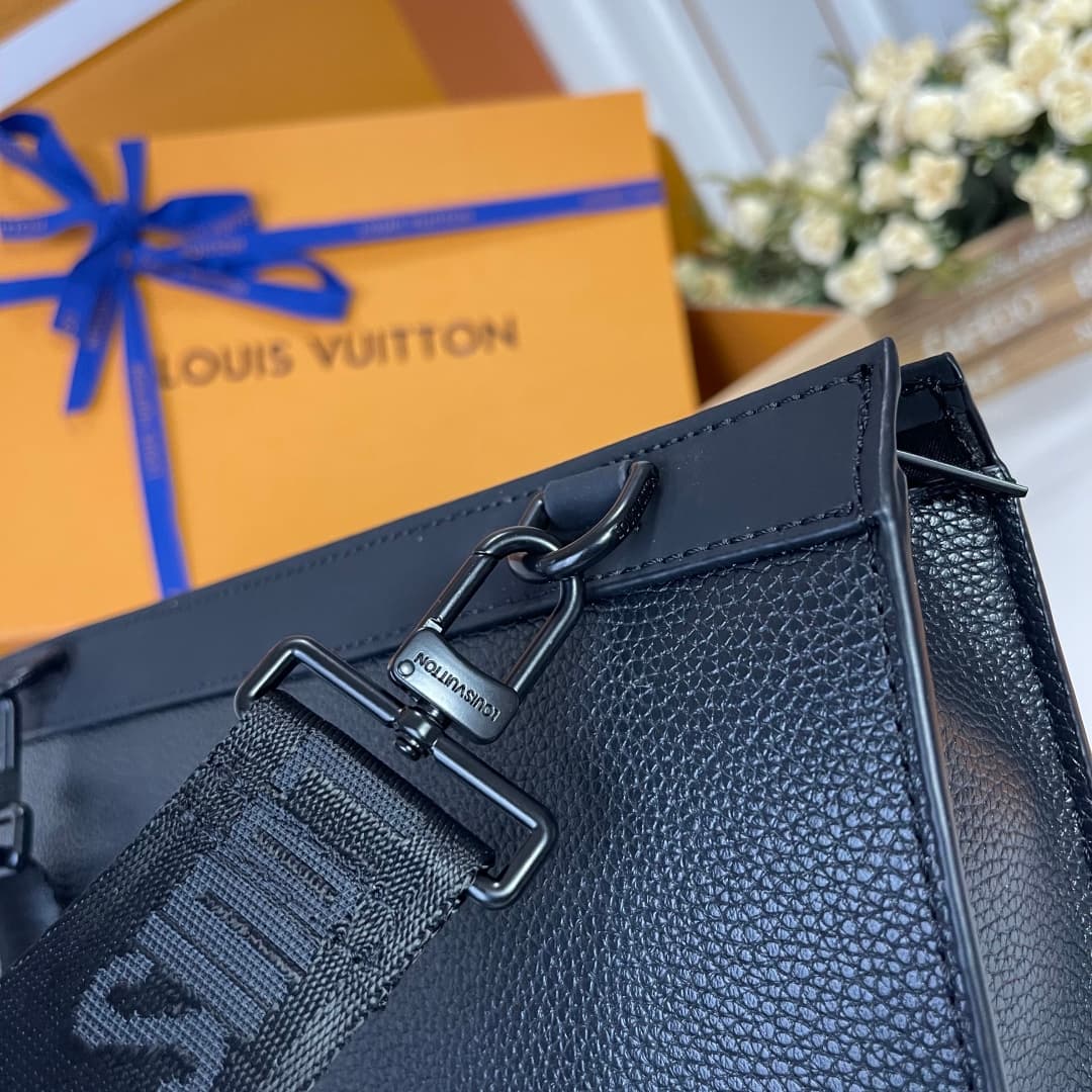 C5240 Upgraded version: M59329. The new full-leather 2 set for Messenger Voyage handbags reimagines the classic design of Louis Vuitton Pochette Voyage handbag with an avant-garde modular concept. Aerogram leather creates a thin structure, paired with met — image 8