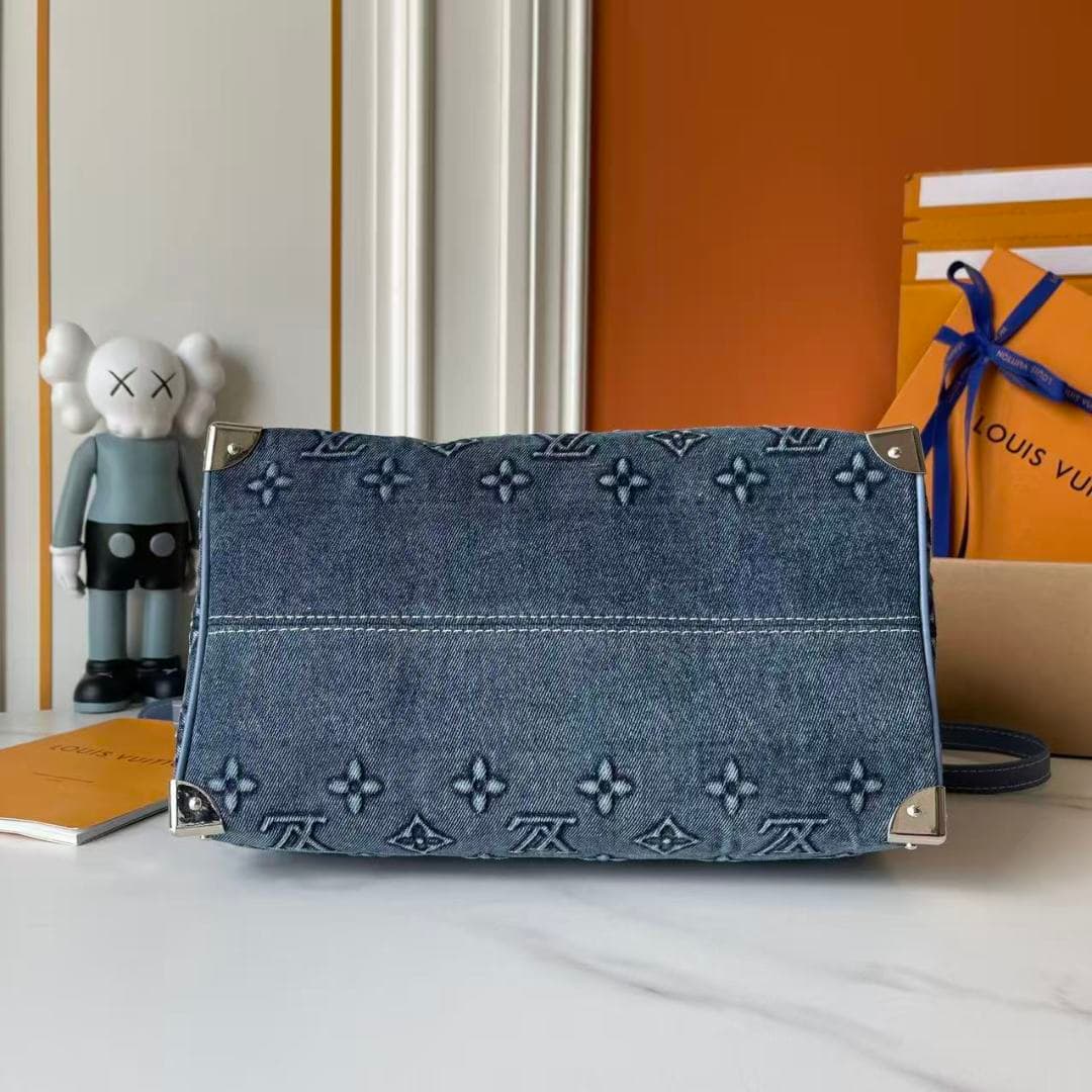 C4994 Upgraded version 210 –牛仔 embossing design. M13805-M13085-M13257, M13806, 40391, 40390lv. collaboration with Harajuku’s Ryo Mura. Nano Speedy handbag: This Nano Speedy handbag features Monogram canvas and cowhide leather trim prints. It is presented  — image 7