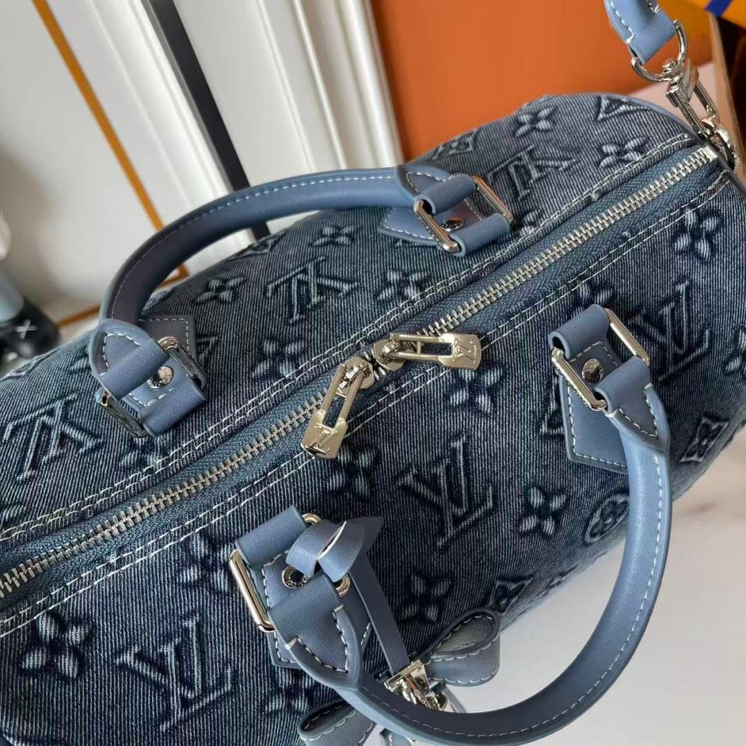 C4994 Upgraded version 210 –牛仔 embossing design. M13805-M13085-M13257, M13806, 40391, 40390lv. collaboration with Harajuku’s Ryo Mura. Nano Speedy handbag: This Nano Speedy handbag features Monogram canvas and cowhide leather trim prints. It is presented  — image 6