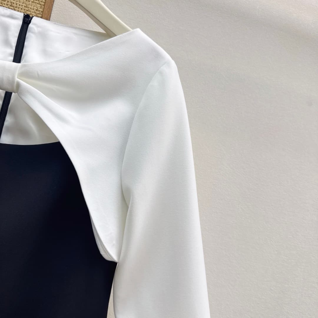 C18406 VLTN 26SS——A new spring dress with contrasting colorful fake-jacket-style design. The knot at the chest and the open areas serve as the focal points of the dress. It combines elegance with a bit of clever design, breaking away from the monotony of  — image 5