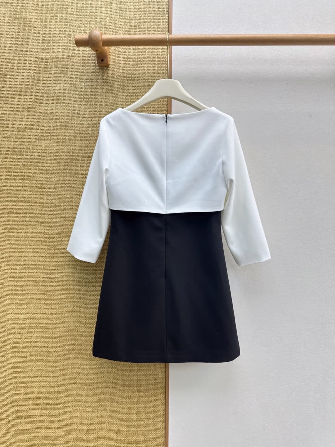 C18406 VLTN 26SS——A new spring dress with contrasting colorful fake-jacket-style design. The knot at the chest and the open areas serve as the focal points of the dress. It combines elegance with a bit of clever design, breaking away from the monotony of  — image 8