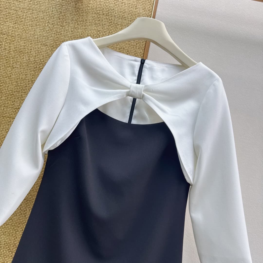 C18406 VLTN 26SS——A new spring dress with contrasting colorful fake-jacket-style design. The knot at the chest and the open areas serve as the focal points of the dress. It combines elegance with a bit of clever design, breaking away from the monotony of  — image 3