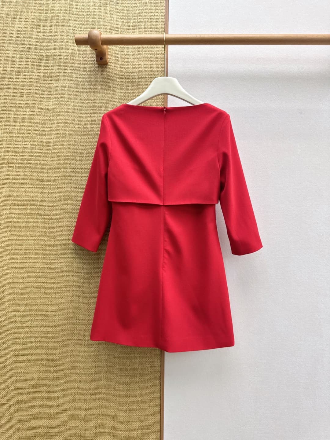 C18404 VLTN 26SS——A new spring dress with a contrasting two-piece design. The knot at the chest and the open areas serve as the focal points of the dress. Elegance is combined with a clever design, breaking away from the monotony of solid-colored dresses. — image 8