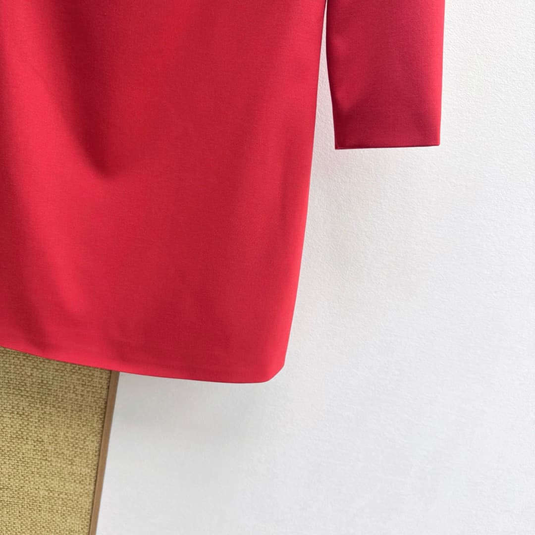 C18404 VLTN 26SS——A new spring dress with a contrasting two-piece design. The knot at the chest and the open areas serve as the focal points of the dress. Elegance is combined with a clever design, breaking away from the monotony of solid-colored dresses. — image 6