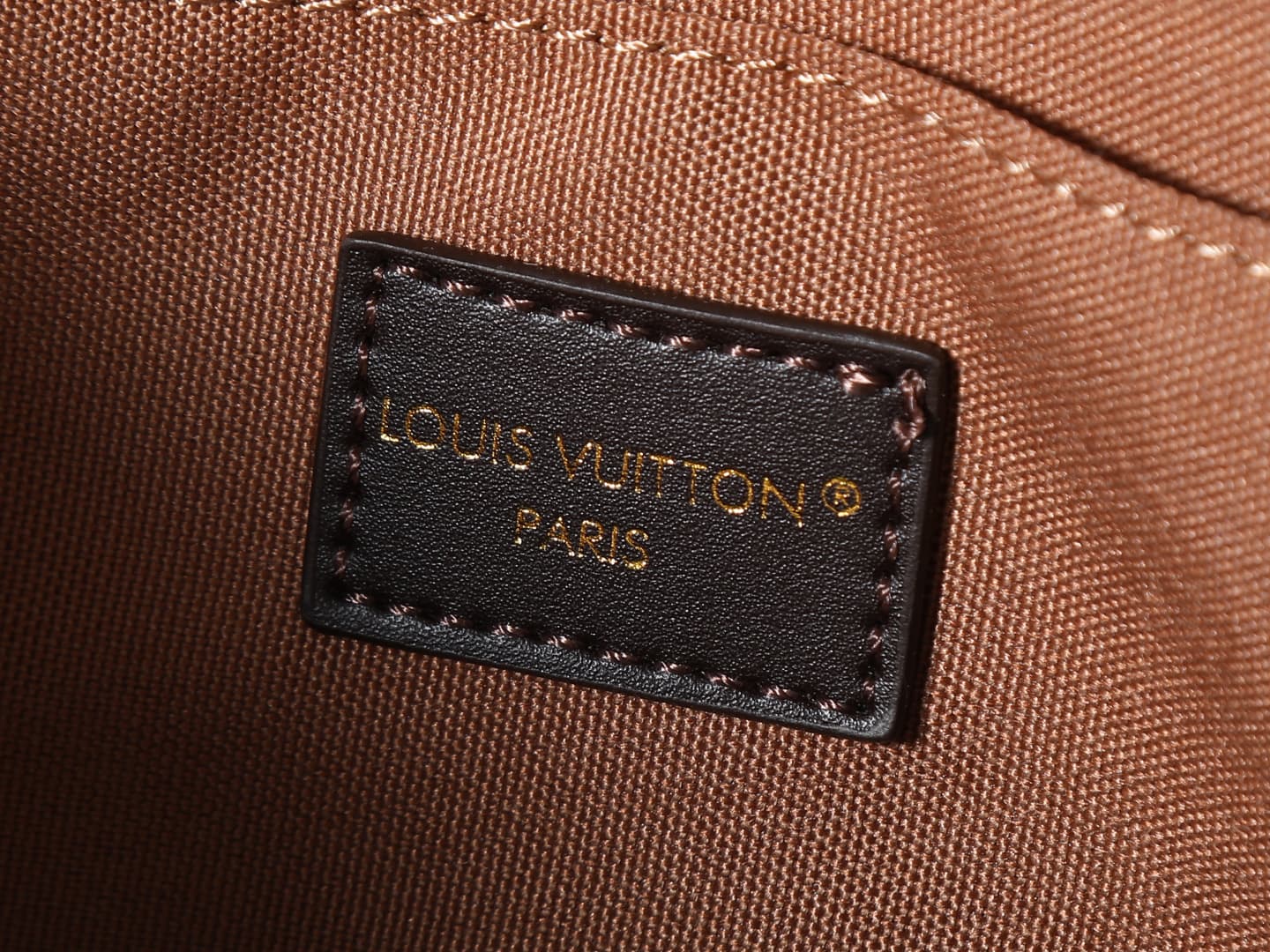 C5231 💰 Upgrade from the original M28750 and M40391. This Speedy Soft 30 handbag belongs to the Inside LV animation series. It features a unique design created from colorful fabric blends, along with a Monogram pattern on the handle and a detachable shoul — image 8