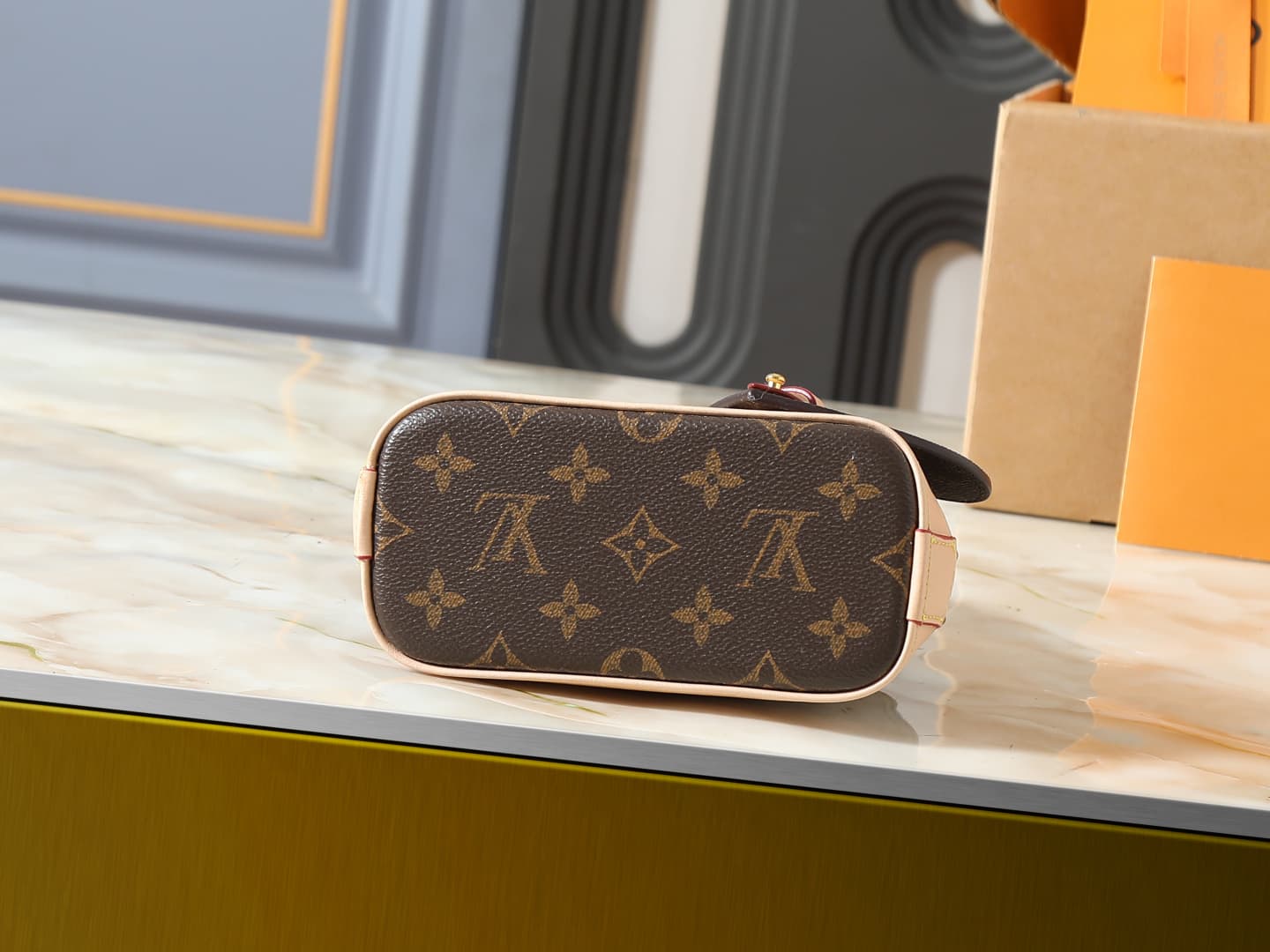 C5230 💰 Upgrade the original K00015, M14339, and M82717. This Alma mini handbag belongs to the LV&I custom collection. It features a Monogram canvas material with a compact design, making it an ideal item for daily use in various carrying styles. You can  — image 4