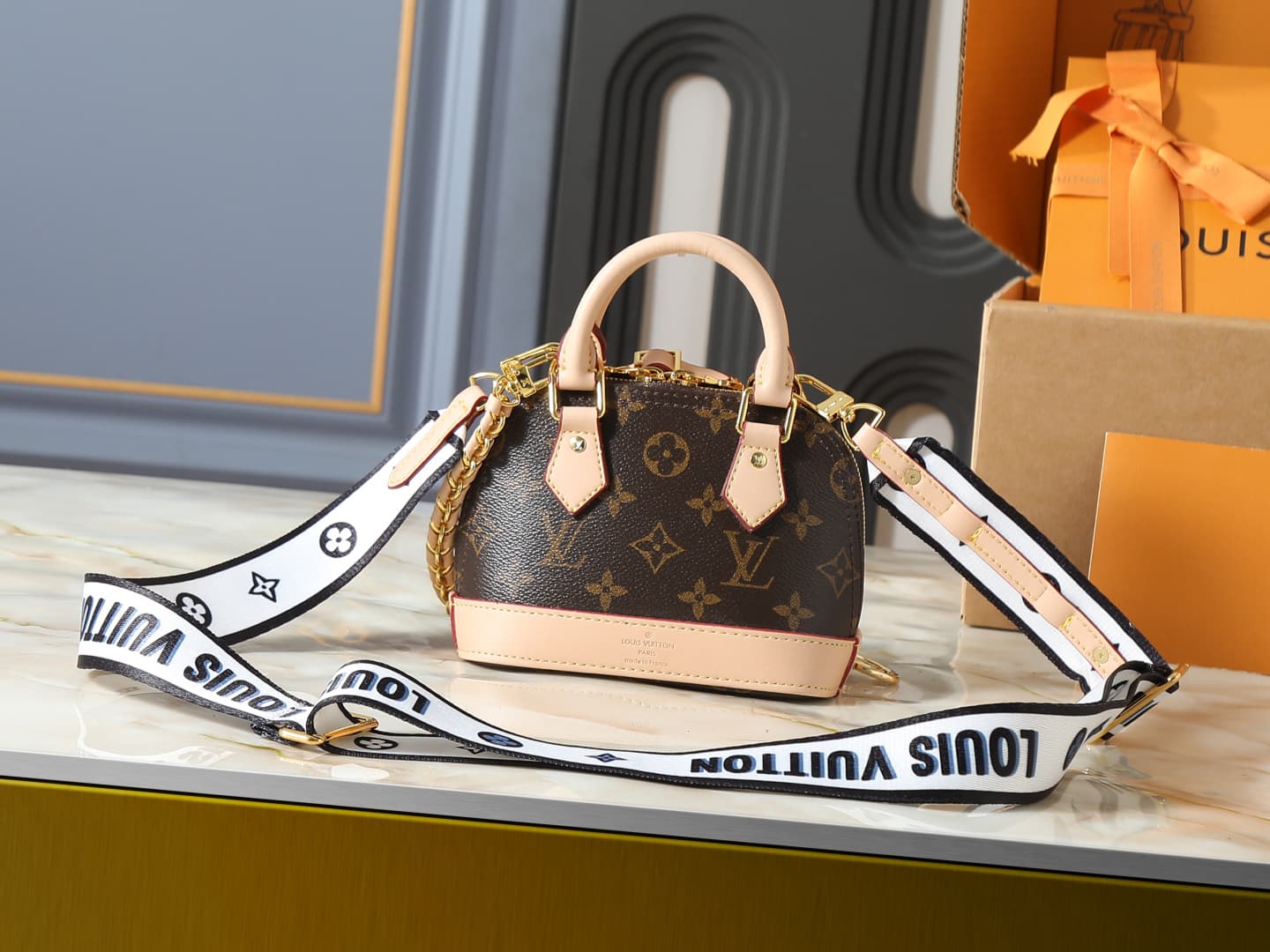 C5230 💰 Upgrade the original K00015, M14339, and M82717. This Alma mini handbag belongs to the LV&I custom collection. It features a Monogram canvas material with a compact design, making it an ideal item for daily use in various carrying styles. You can  — image 3