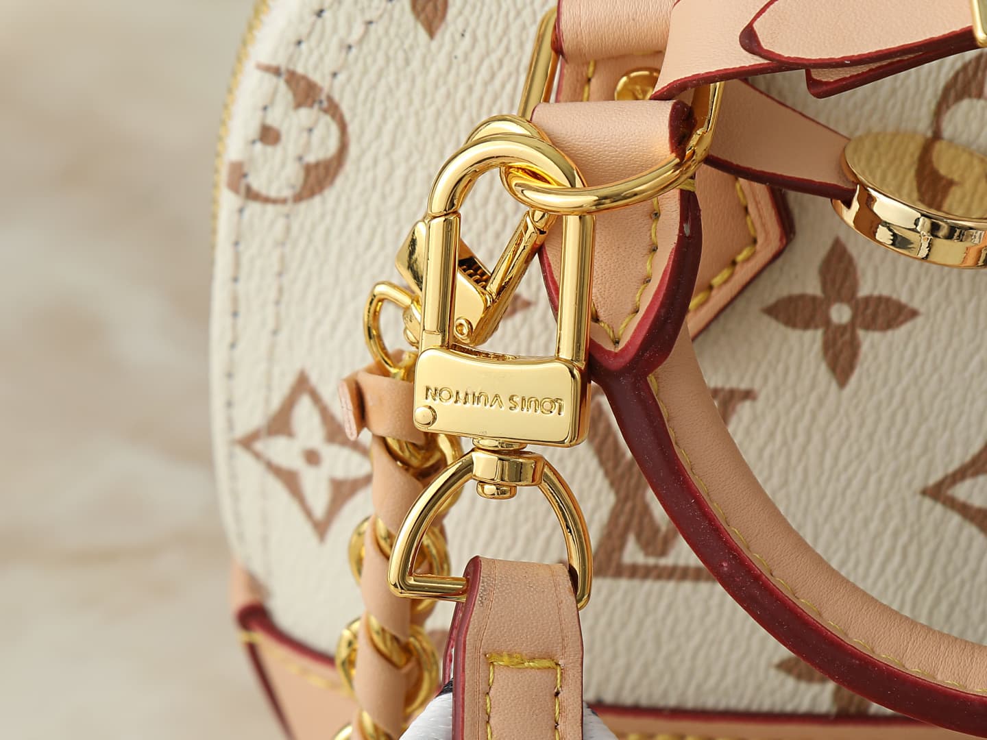 C5229 💰 Upgrade from the original K00015, M14339, and M82717. This Alma mini handbag belongs to the LV&I custom collection. It features a Monogram canvas material with a compact design, making it an ideal choice for daily use in various carrying styles. Y — image 6