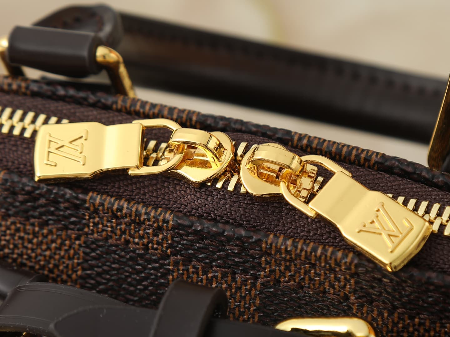 C5228 💰 Upgrade from the original K00015, M14339, and M82717. This Alma mini handbag belongs to the LV&I custom collection. It features a Monogram canvas material with a compact design, making it an ideal choice for daily use in various carrying styles. Y — image 7
