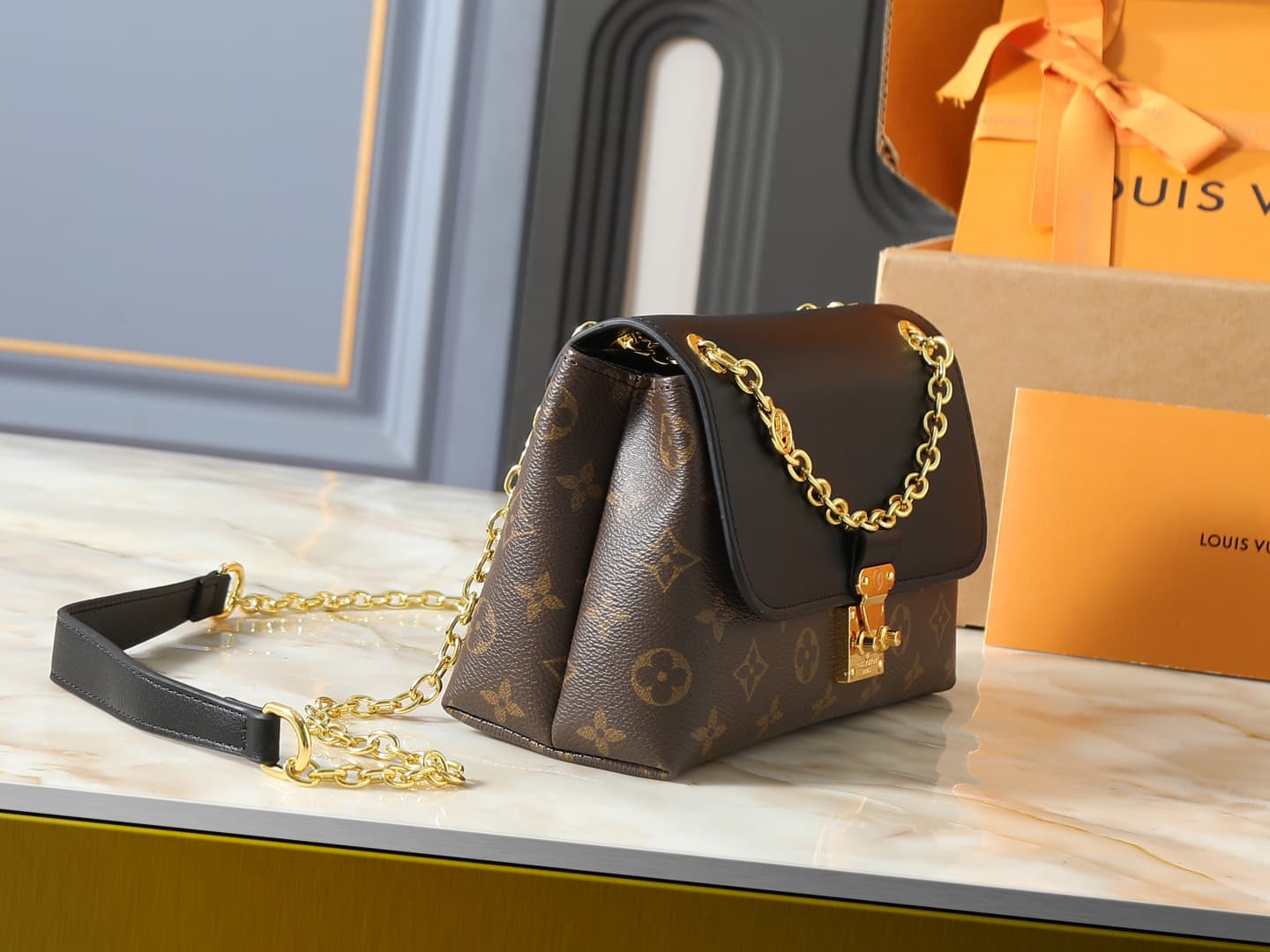 C5227 💰 Upgrade the original M28424, M28588, and M28587 models. This Madeleine BB handbag is inspired by the classic George bag model 2019. The new Madeleine handbag features shiny gold sliding chains; the canvas material combines solid black leather, wit — image 2